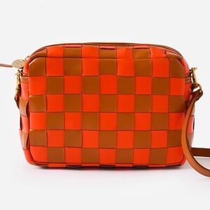 CLARE V. WOVEN MARISOL BAG • NATURAL/BLOOD ORANGE